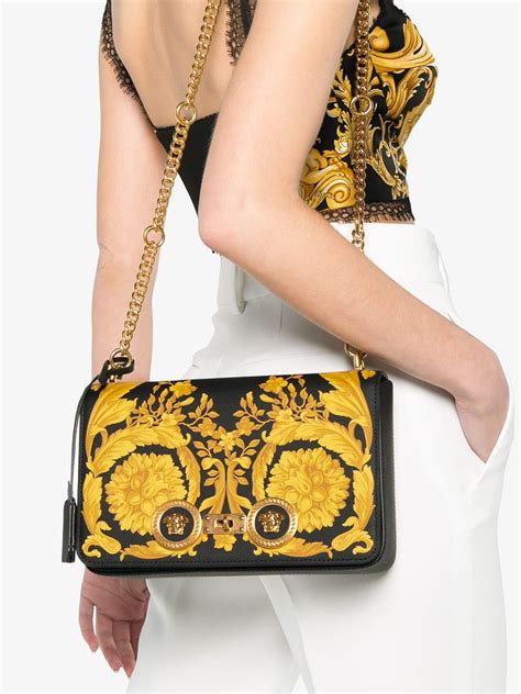 versace bolsas para hombre.